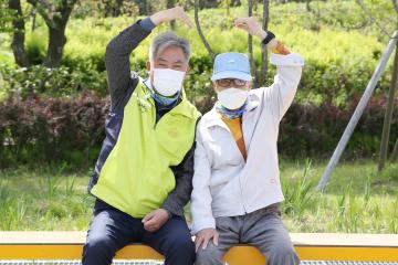 행복나눔봉사단 어르신 산책 및 말벗 봉사활동(초막골 생태공원)