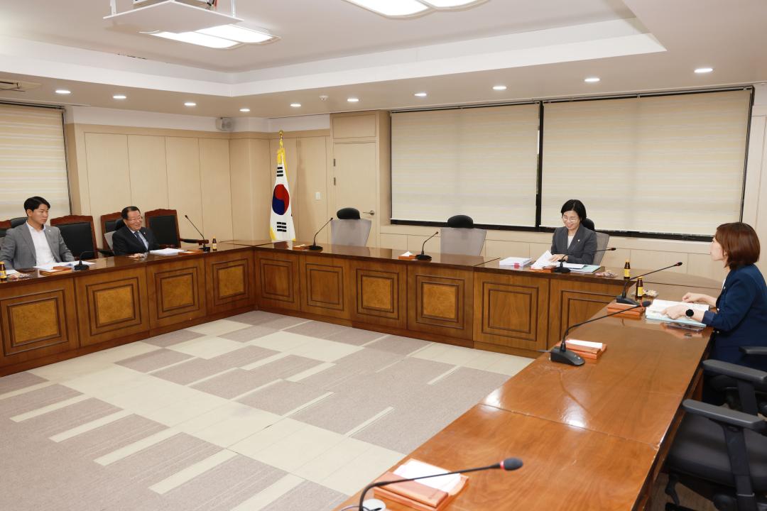 '군포시의회 상임위 ‘준비부터 더 꼼꼼히’' 게시글의 사진(1) '군포시의회-행정복지위원회 간담회(20260901).jpg'